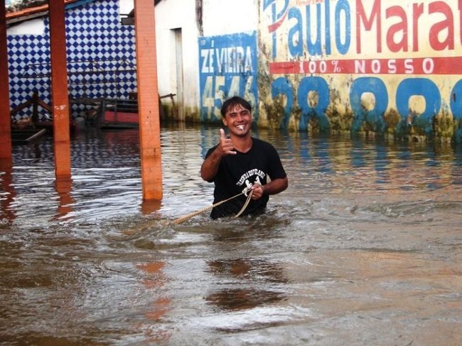 Floods leave 186000 homeless, Brazil