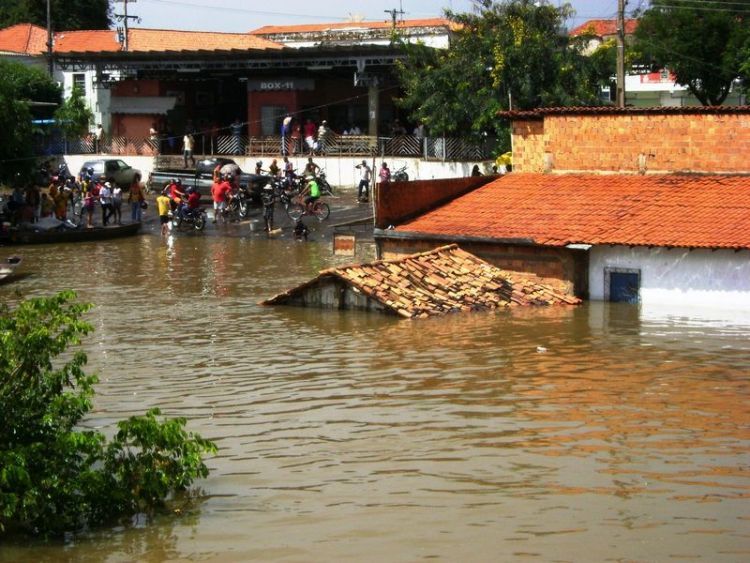 Floods leave 186000 homeless, Brazil