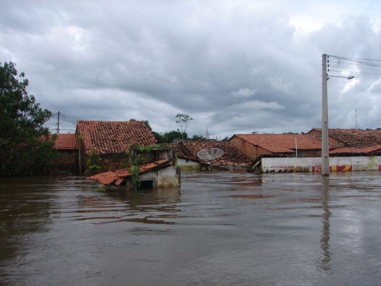 Floods leave 186000 homeless, Brazil