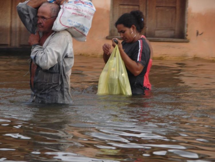 Floods leave 186000 homeless, Brazil