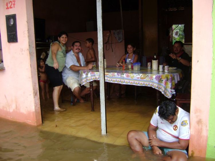 Floods leave 186000 homeless, Brazil