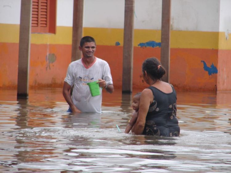 Floods leave 186000 homeless, Brazil