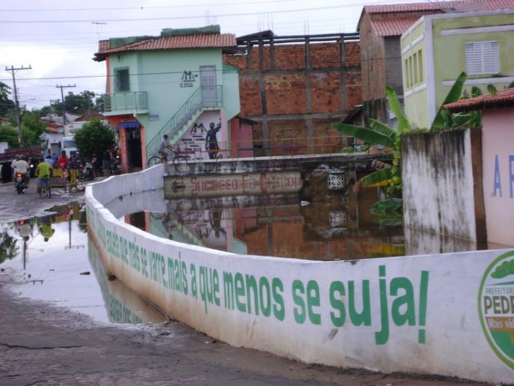 Floods leave 186000 homeless, Brazil