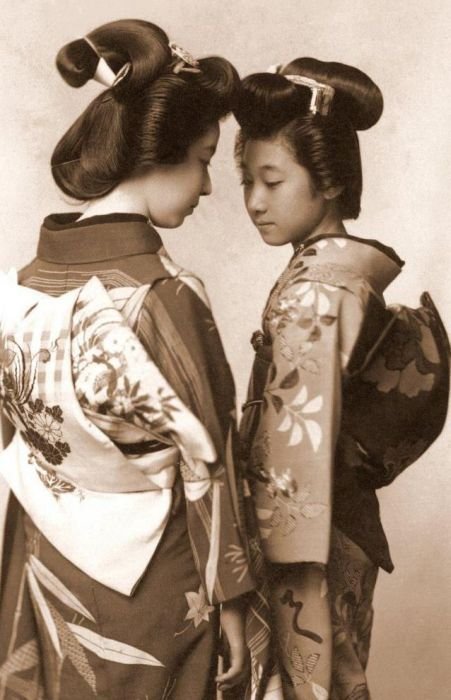 History: Vintage photography of Geisha, Japan