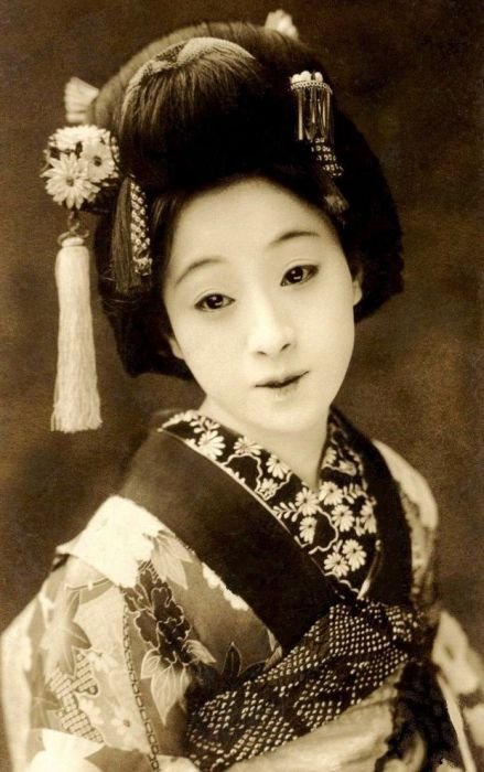 History: Vintage photography of Geisha, Japan